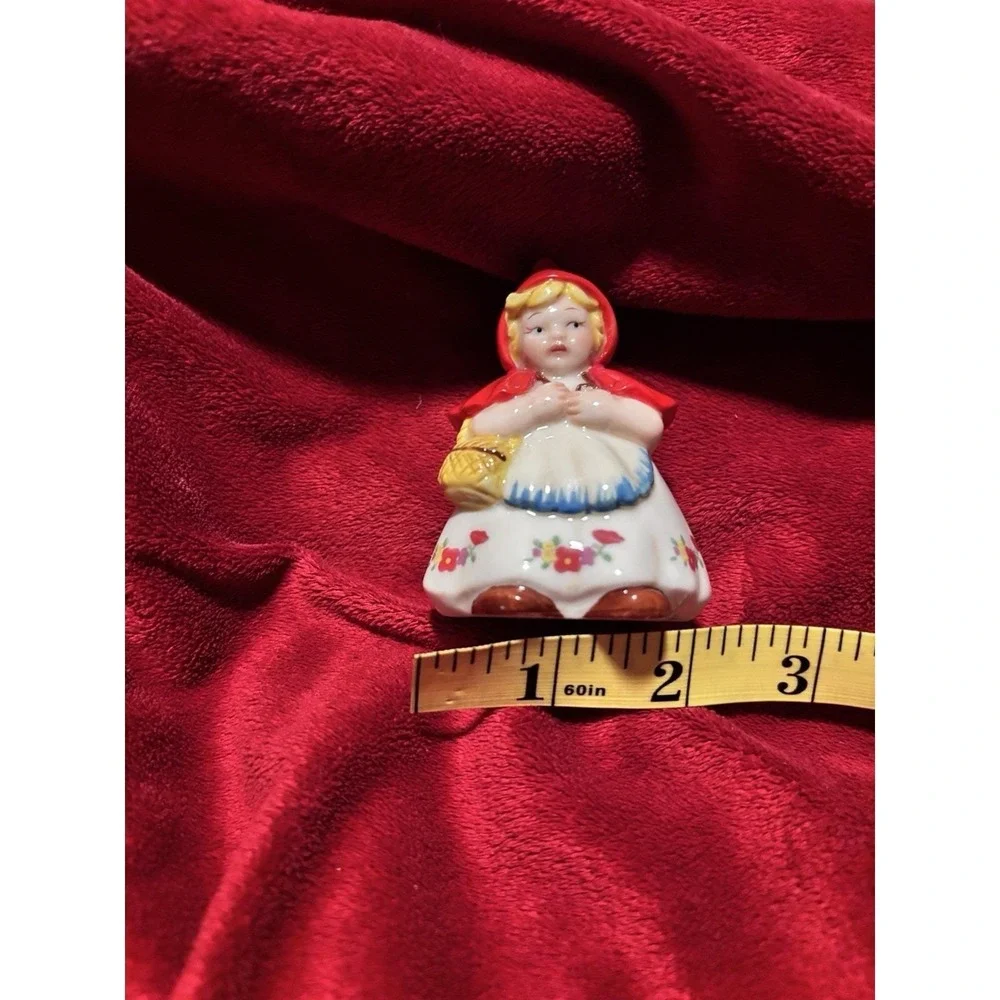 VTG Hull Pottery By Louise Baker Red Riding Hood Salt Shaker Dept 56 1940 3x2.5